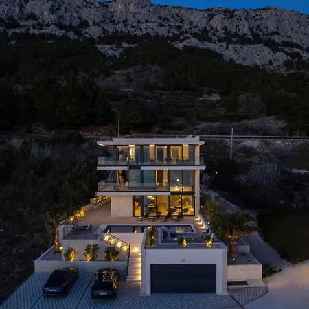 Luxury Hedonia Villa *